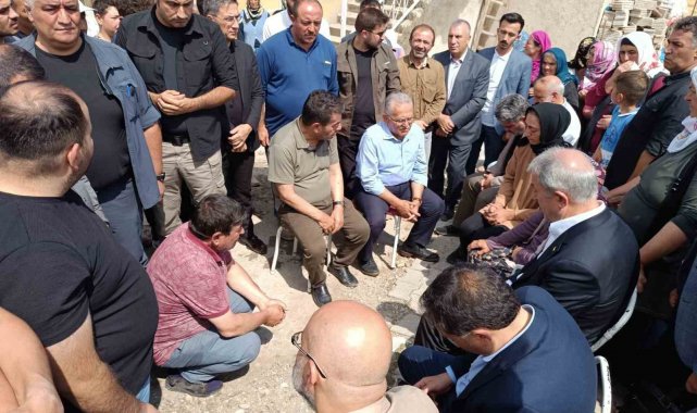 Kayseri protokolü, selde hayatını kaybeden vatandaşın ailesine taziyede bulundu
