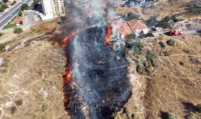 Kayseri'de korku dolu anlar: Evin etrafını alevler sardı