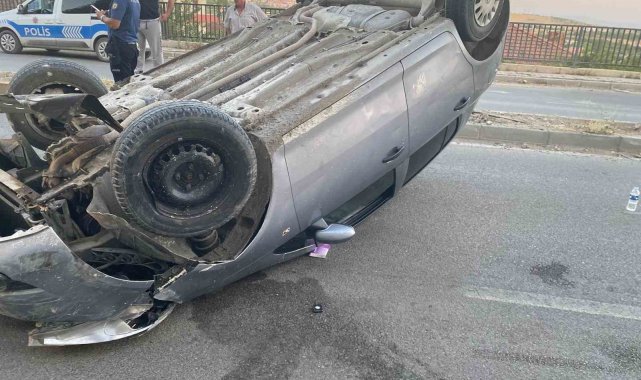 Kontrolden çıkan otomobil ters döndü: 2 yaralı