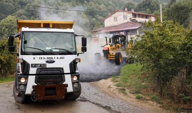 Köylerde sıcak asfalt çalışmaları sürüyor