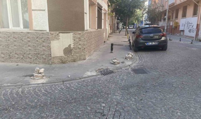 Mahalleli sürekli kırılan dubalarla ilgili çözümü kendi üretti