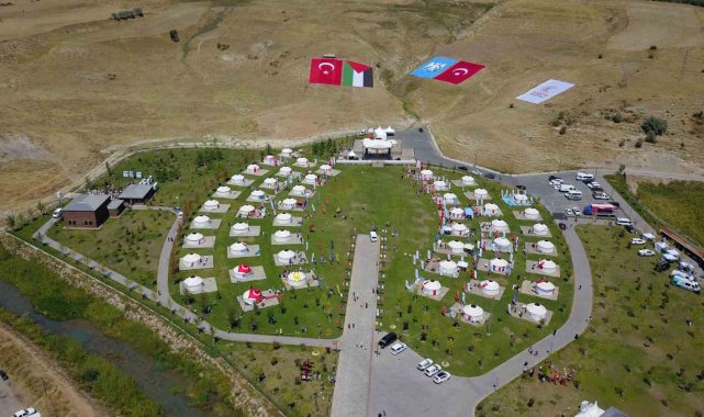 Malazgirt Zaferi'nin 953'üncü yıl dönümü kutlamaları Ahlat'ta başladı