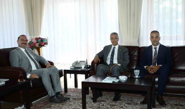 Milliyetçi Hareket Partisi heyetinden Rektör Hacımüftüoğlu'na hayırlı olsun ziyareti
