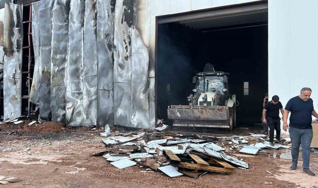 Mobilya fabrikasındaki yangın büyümeden söndürüldü