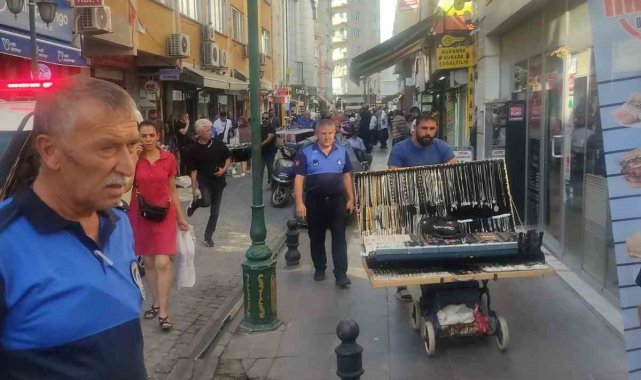 Odunpazarı'nda zabıtasından seyyar satıcı ve dilenci operasyonu