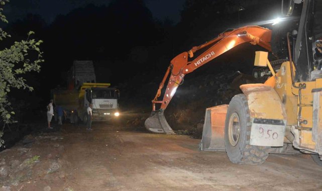 Ordu'daki yol çalışmasında patlatılan dinamit Karadeniz-Akdeniz bağlantı yolunu 8 saat trafiğe kapattı