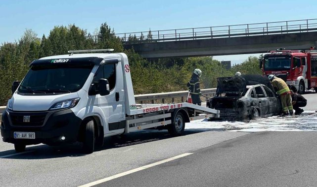Otomobil alev alev yandı