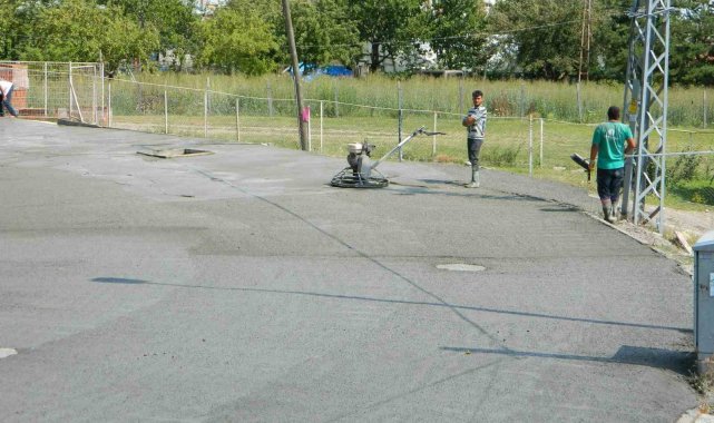 Posof'ta caddeler betonla kaplanıyor