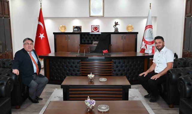 Rektör Özölçer, Dekan Akpınar'ı makamında kabul etti