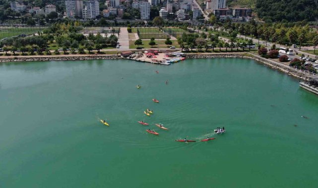 Samsun'da su sporu tutkunlarına ücretsiz "kano" eğitimi