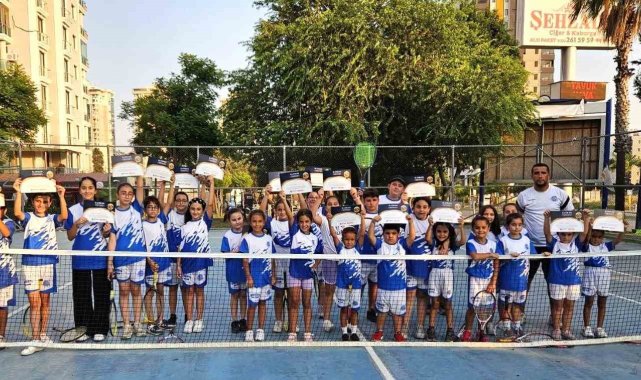 Seyhan Belediyesi yaz spor okullarında 2 bin çocuğa sertifika verildi