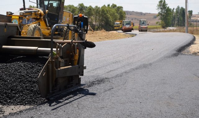 Söğüt'e bağlı köy yolları asfaltlama çalışmaları ile yenileniyor