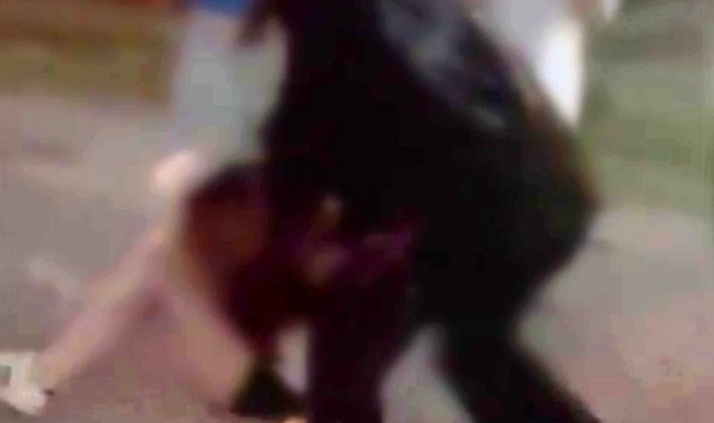 Sokak ortasında kız kavgası: Saç baş yoldular