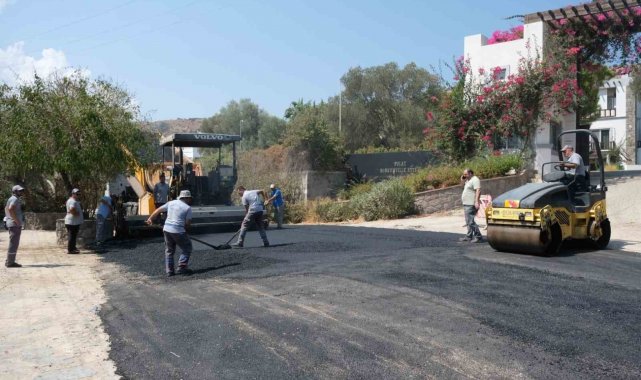 Su hattı değişen caddeye asfaltlama