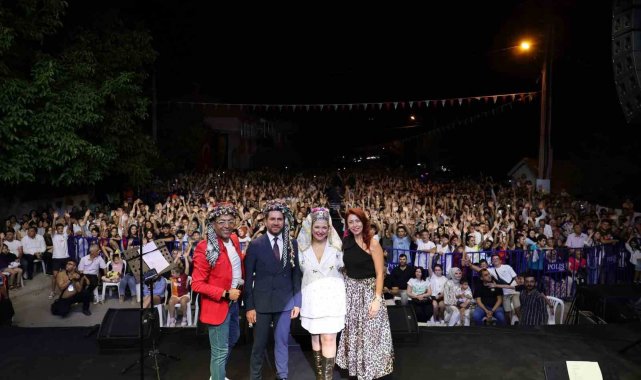 Tavas Zeybek Festivali renkli görüntülere sahne oluyor