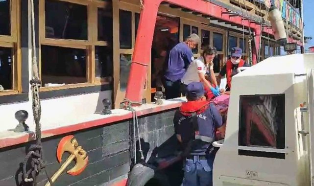 Teknede rahatsızlanan vatandaşı Sahil Güvenlik tahliye etti