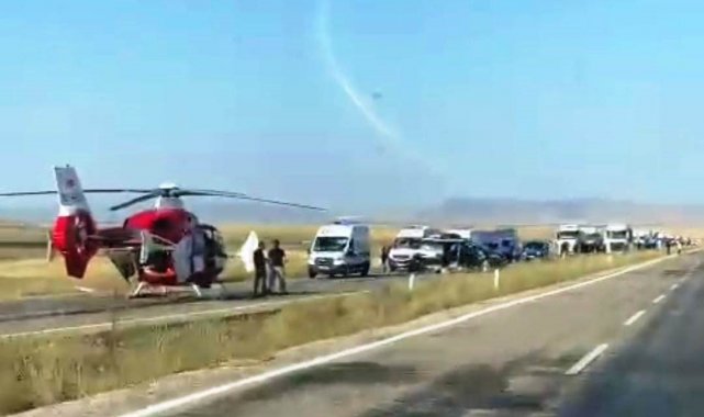 Tır ile minibüs çarpıştı: 1 ölü, 5 yaralı