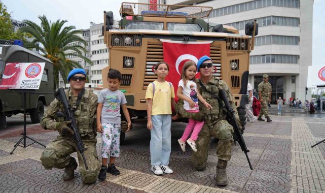 TSK personeline ve kullandığı araçlara vatandaşlardan yoğun ilgi
