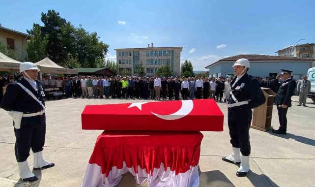 Tümörle mücadeleye yenik düşen polis memuru için anlamlı veda