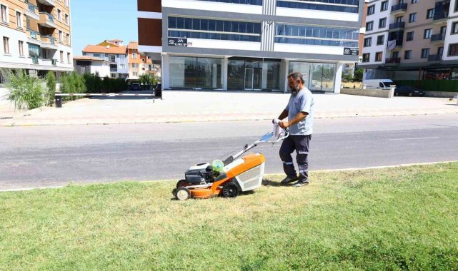 Uşak Belediyesinin bakım ve temizlik çalışmaları sürüyor