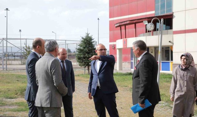 Vali Koç, KYK yurtlarında incelemede bulundu