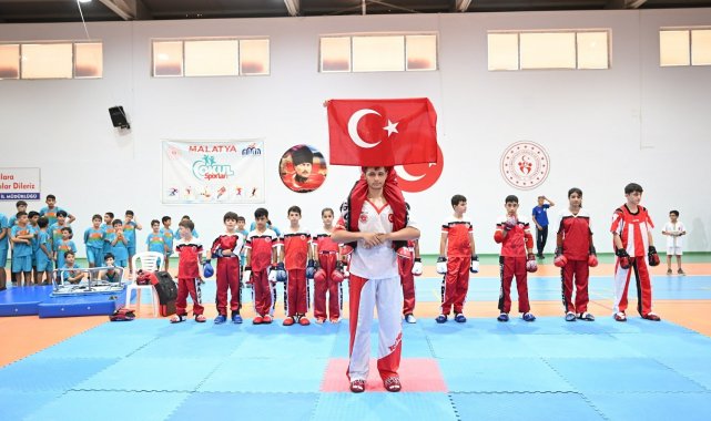 Yeşilyurt Yaz Spor Okulları'nda bin 937 sporcuya eğitim verildi