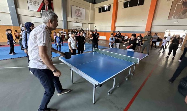 Yüksekova'da sosyal medya bağımlılığına dikkat çekildi