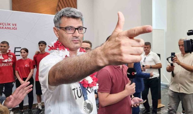 Yusuf Dikeç: "Elimden silahımı alanlar hariç, madalyamı 85 milyona armağan ediyorum"