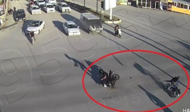 2 motosiklet sürücüsünün çarpışmayla savruldukları anlar kamerada