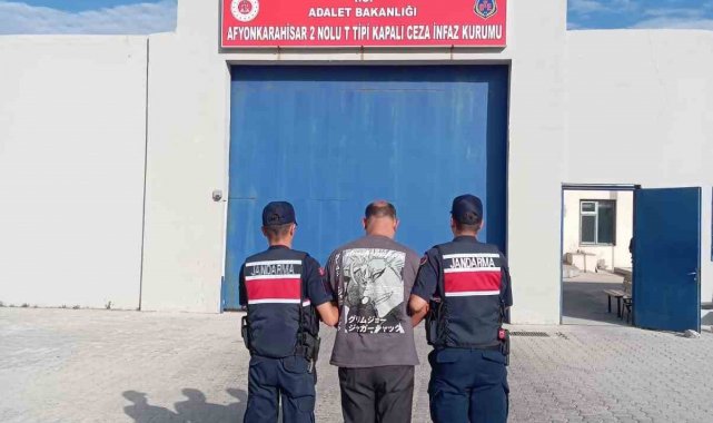 21 ayrı suç kaydı bulunan ve hapis cezası ile aranan şahsı jandarma yakaladı
