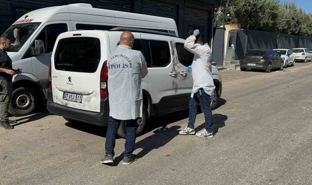 57 suç kaydı olan şahıs ve yanındakiler ellerinde silahla sokağa çıkıp husumetlilerini tehdit etti