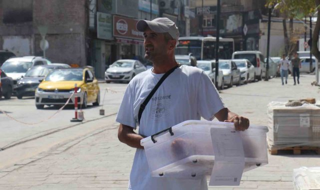 87 puanla atanamayan FETÖ mağduru öğretmen, diploması ile simit satıyor
