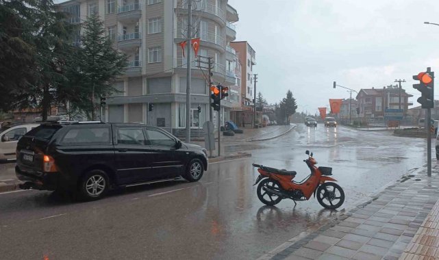 Afyonkarahisar'da sağanak yağış etkili oldu