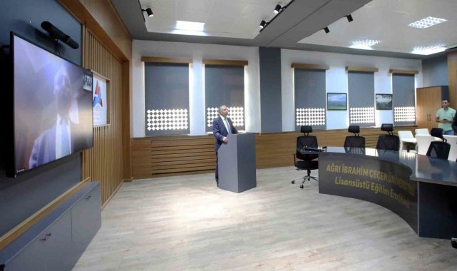 AİÇÜ Lisansüstü Eğitim Enstitüsü'nde çevrimiçi toplantı ve sunum salonu açıldı