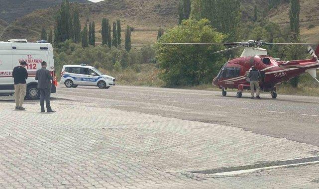 Ambulans helikopter kalp krizi geçiren hasta için Erzurum-Artvin kara yoluna indi