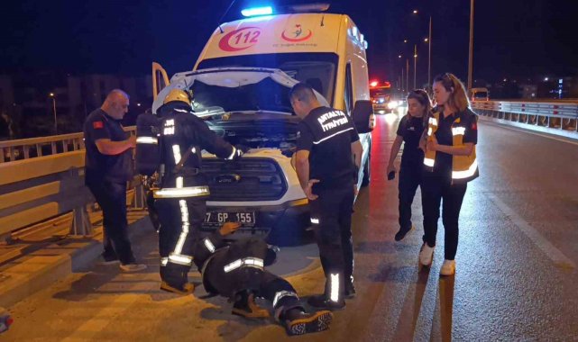 Antalya'dan Akseki'ye giden ambulansın motorunda yangın çıktı
