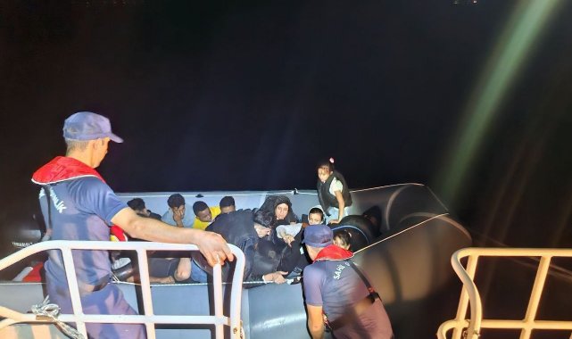 Ayvalık açıklarında 3'ü çocuk 14 düzensiz göçmen yakalandı