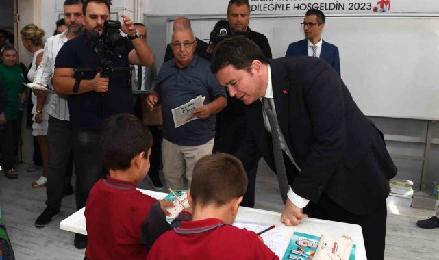Başkan Aydın'dan öğrencilere ilk ders sürprizi