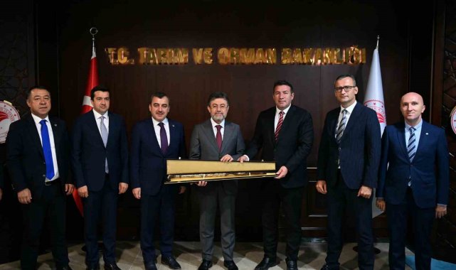 Başkan Ulupınar Ankara'da bakanlar ile bir araya geldi