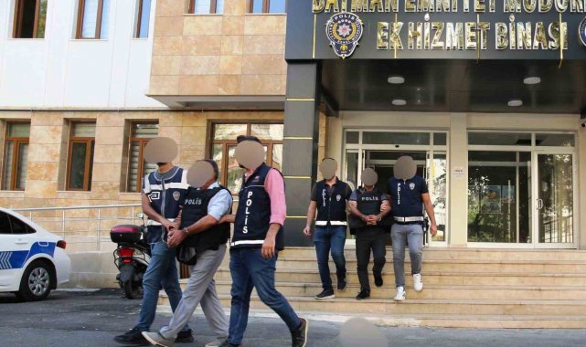 Batman'da akaryakıt tankerinde gümrük kaçağı sigara ve telefon yakalandı