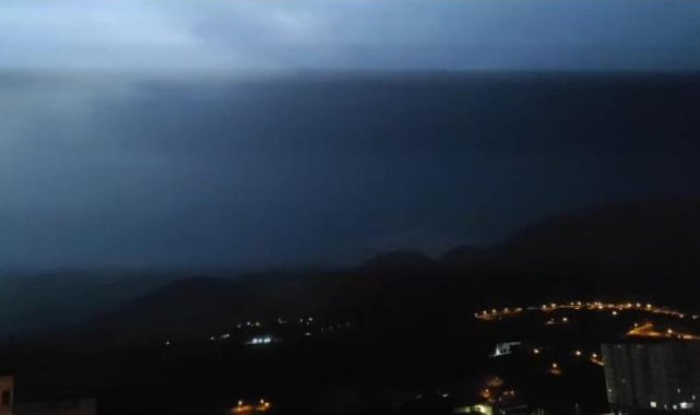 Batman'da gece boyunca peş peşe çakan şimşekler geceyi gündüze çevirdi