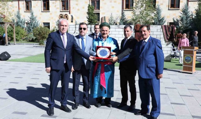 Bayburt'ta yılın ahisi Mürsel Baykal seçildi