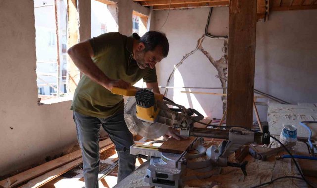 Belediye Başkanı kütüphane inşaatında çalışıyor