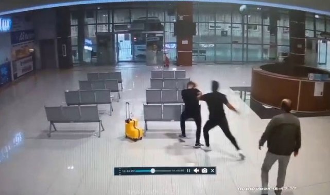 Belediye başkanı ve oğlundan husumetlilerine terminalde meydan dayağı