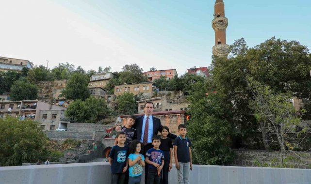 Bitlis Valisi Ahmet Karaya şehit ve gazi ailelerini ziyaret etti