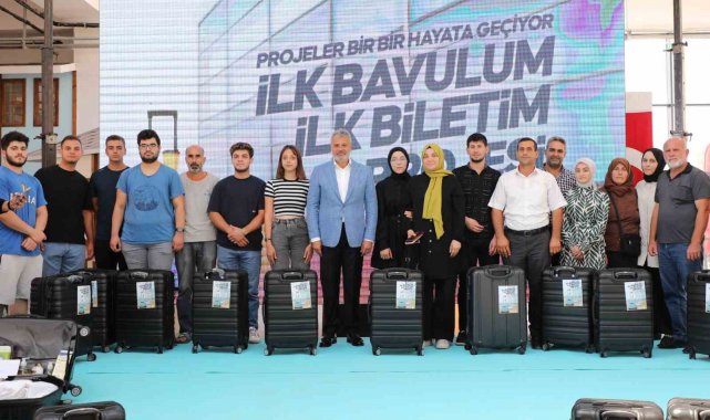 Depremzede öğrencilerin üniversite yolundaki ilk bavulu ve ilk bileti HBB'den