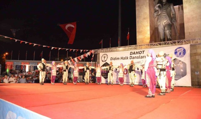 Didim'de halk dansları festivali