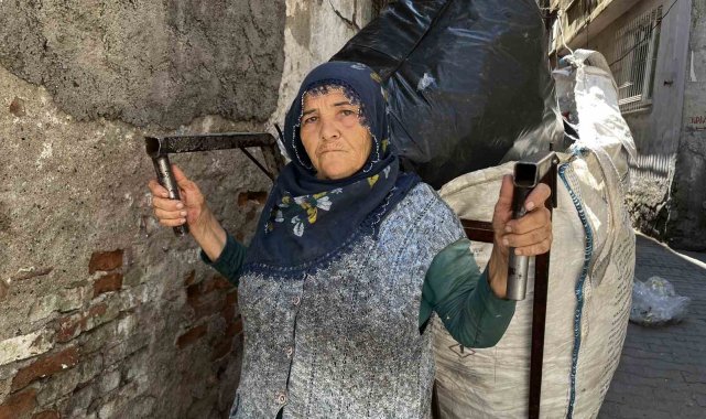 Diyarbakır'da 65 yaşındaki kadın, 20 yıldır çöp toplayarak geçimini sağlıyor
