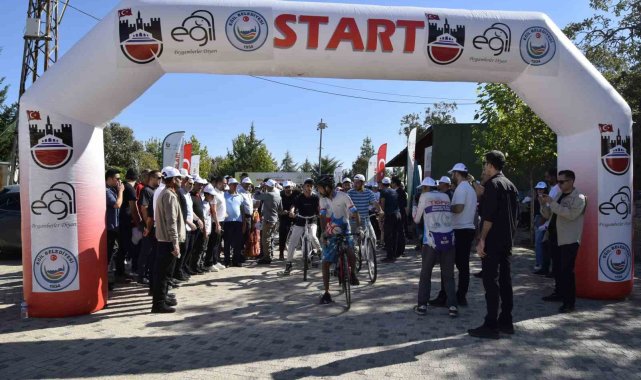 Diyarbakır'da geleneksel doğa sporları ve bağ bozumu etkinliği