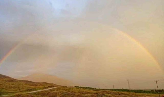 Elazığ'da gökkuşağı mest etti
